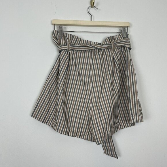 Free People Woman’s Striped High Waisted Tie Button Front Shorts Size 10 - Picture 4 of 7